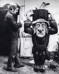 Eduard Bersudsky with one of his wooden sculptures